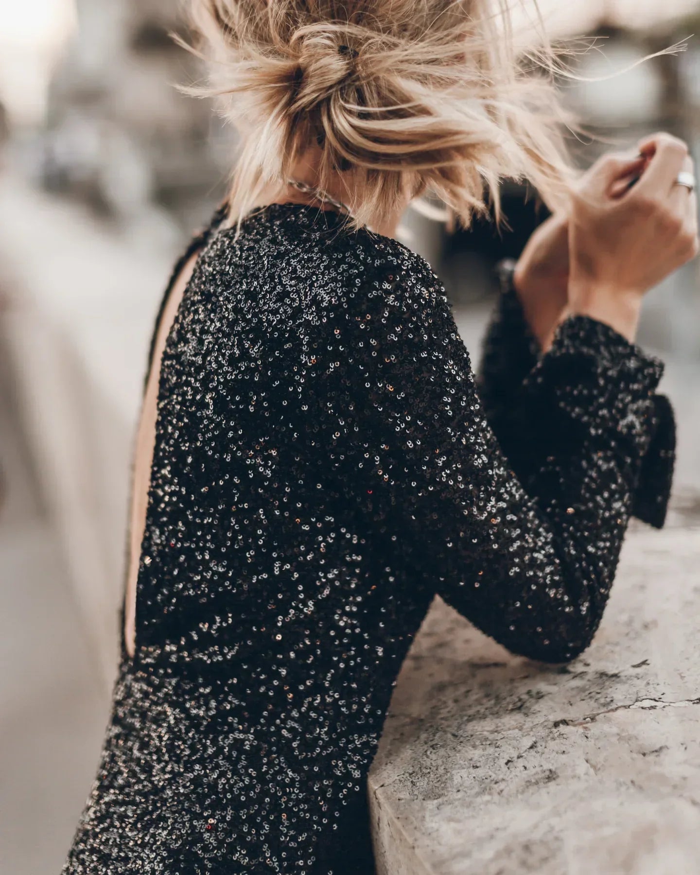 Robe à paillettes femme – robe de soirée dos nu noire ou argentée