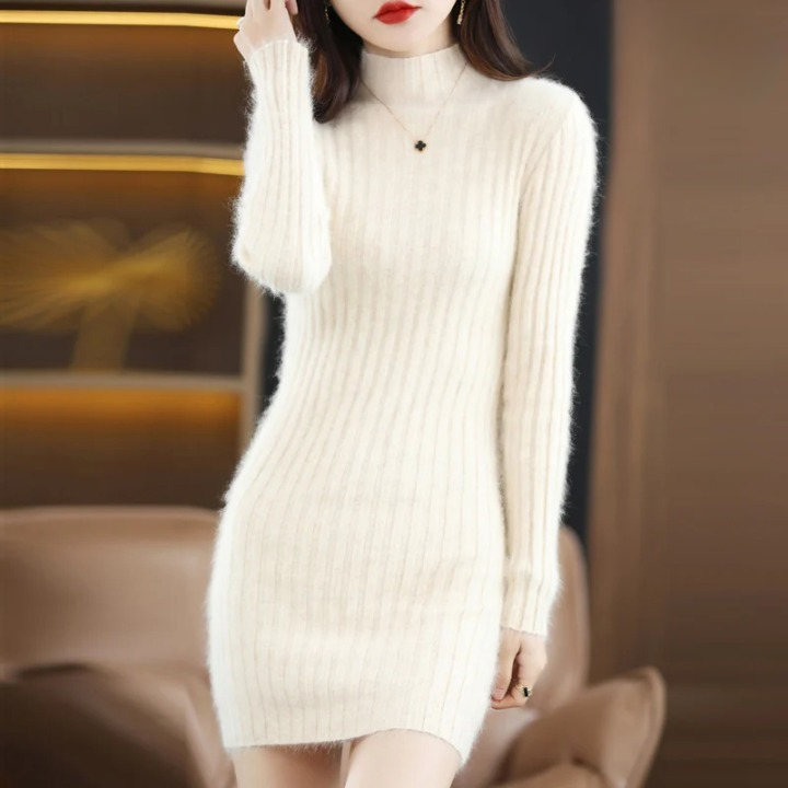 Robe pull Noëlle en maille — col roulé & maille côtelée élégante