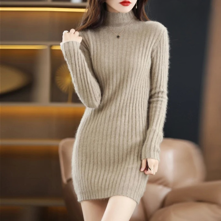Robe pull Noëlle en maille — col roulé & maille côtelée élégante