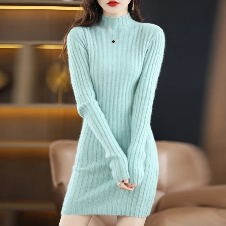 Robe pull Noëlle en maille — col roulé & maille côtelée élégante