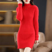 Robe pull Noëlle en maille — col roulé & maille côtelée élégante