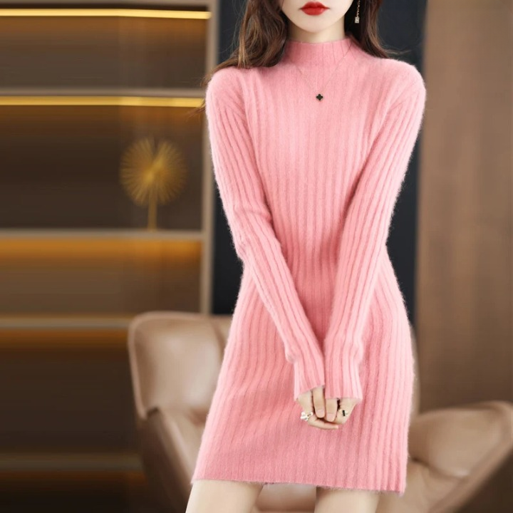 Robe pull Noëlle en maille — col roulé & maille côtelée élégante