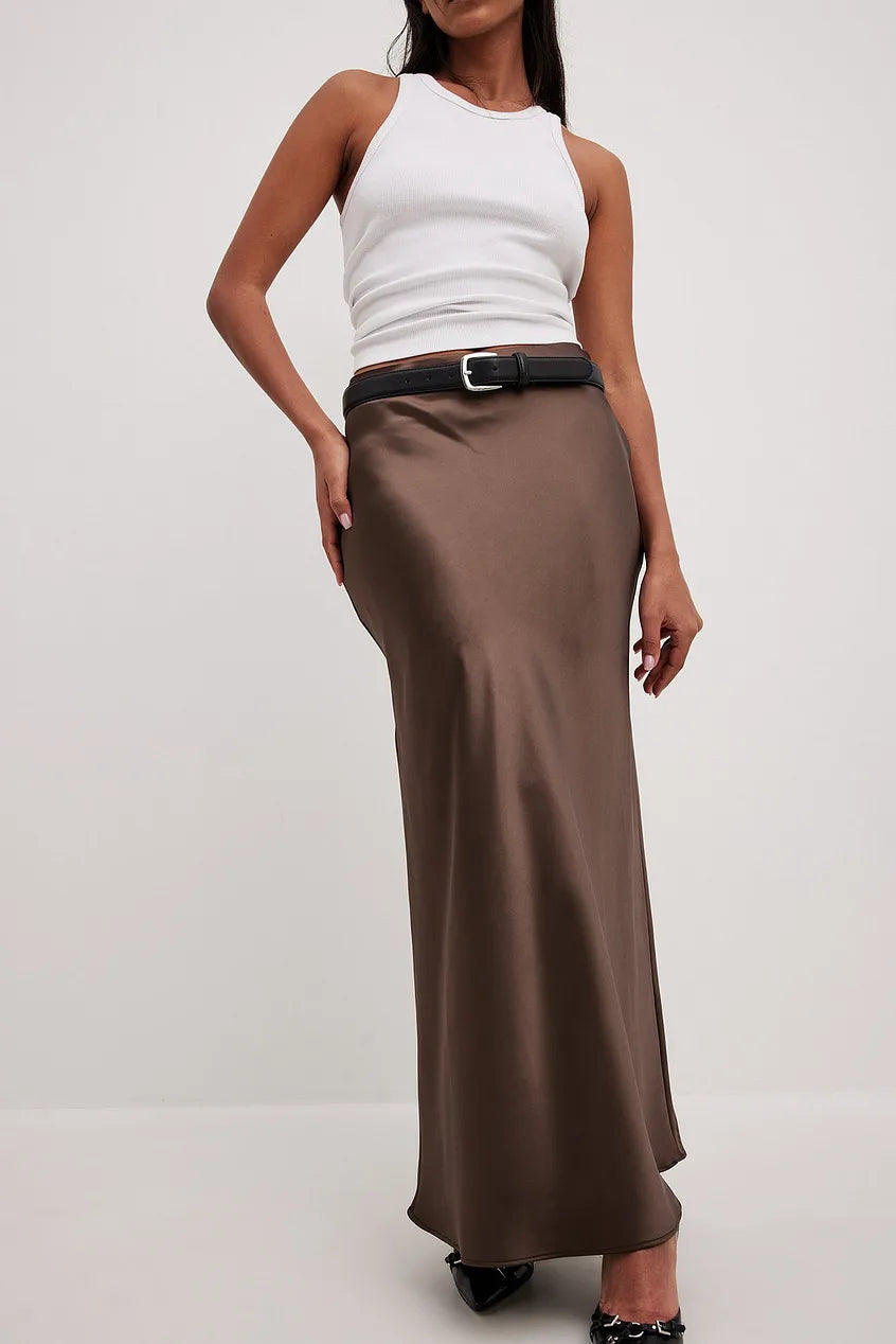 Jupe midi satin à taille haute – élégance brillante & chic