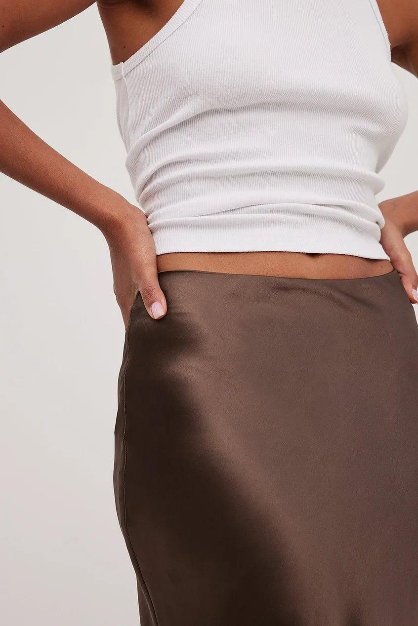 Jupe midi satinée taille haute – Finition brillante chic & silhouette fluide
