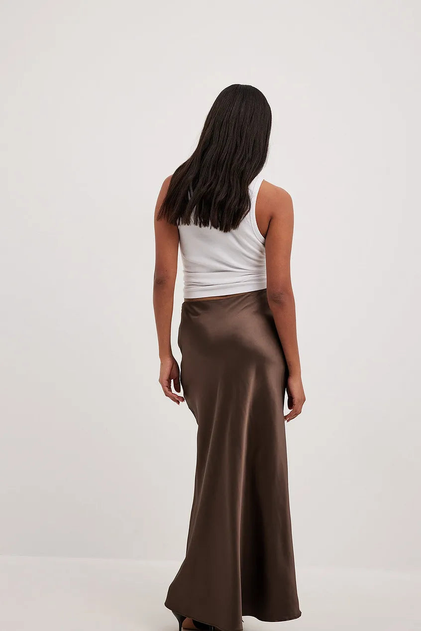 Jupe midi satin à taille haute – élégance brillante & chic