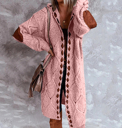 Long gilet femme à capuche – maille épaisse oversize et détails contrastés