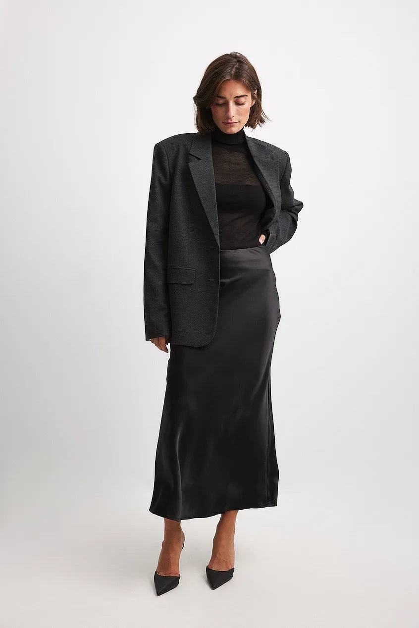 Jupe midi satin à taille haute – élégance brillante & chic