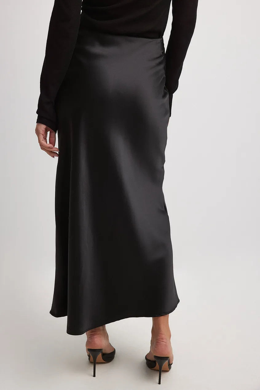 Jupe midi satin à taille haute – élégance brillante & chic