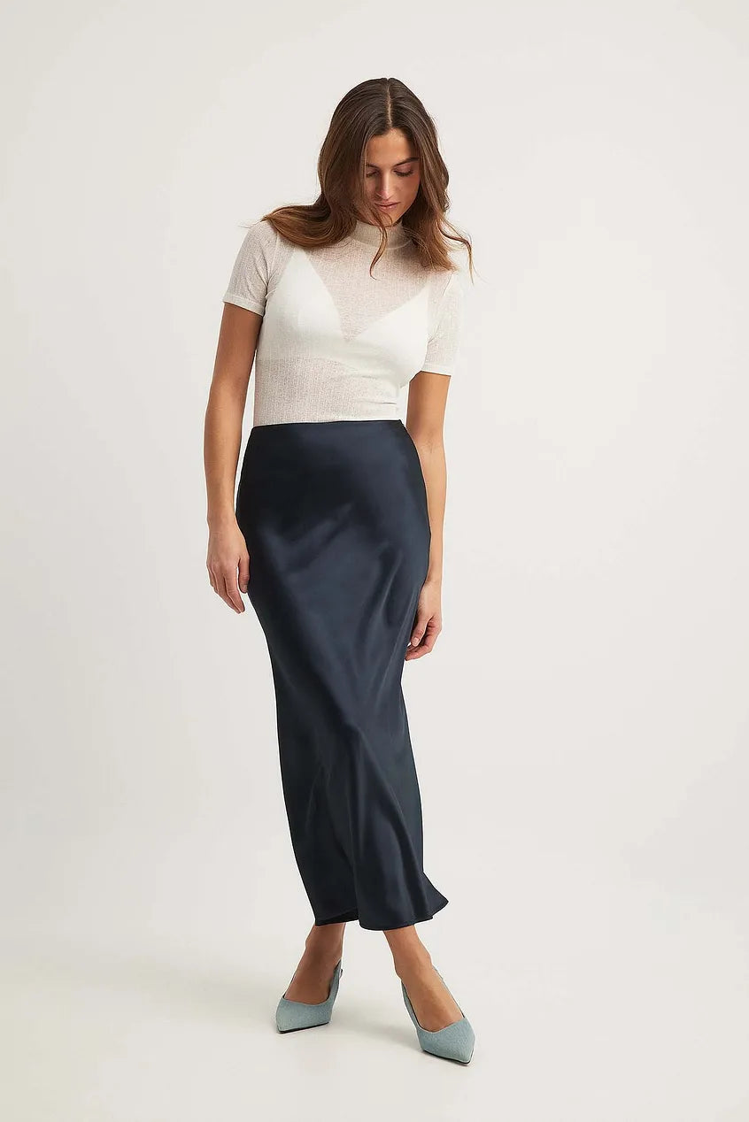 Jupe midi satin à taille haute – élégance brillante & chic