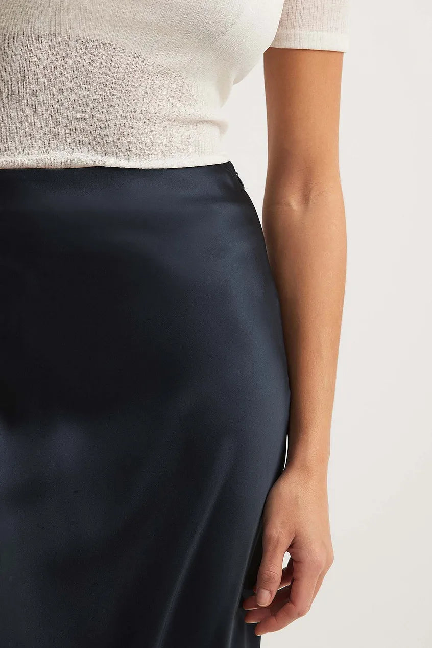 Jupe midi satinée taille haute – Finition brillante chic & silhouette fluide