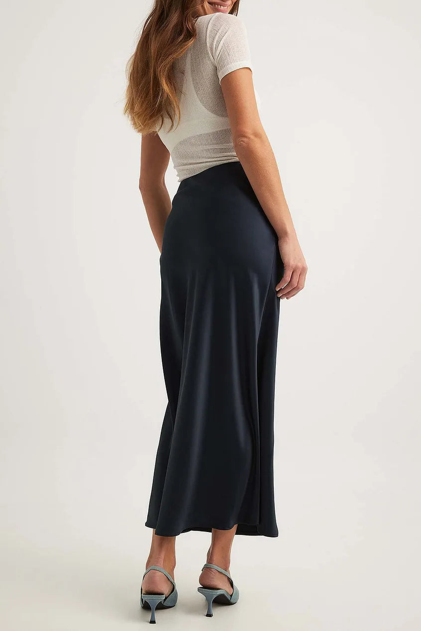 Jupe midi satin à taille haute – élégance brillante & chic