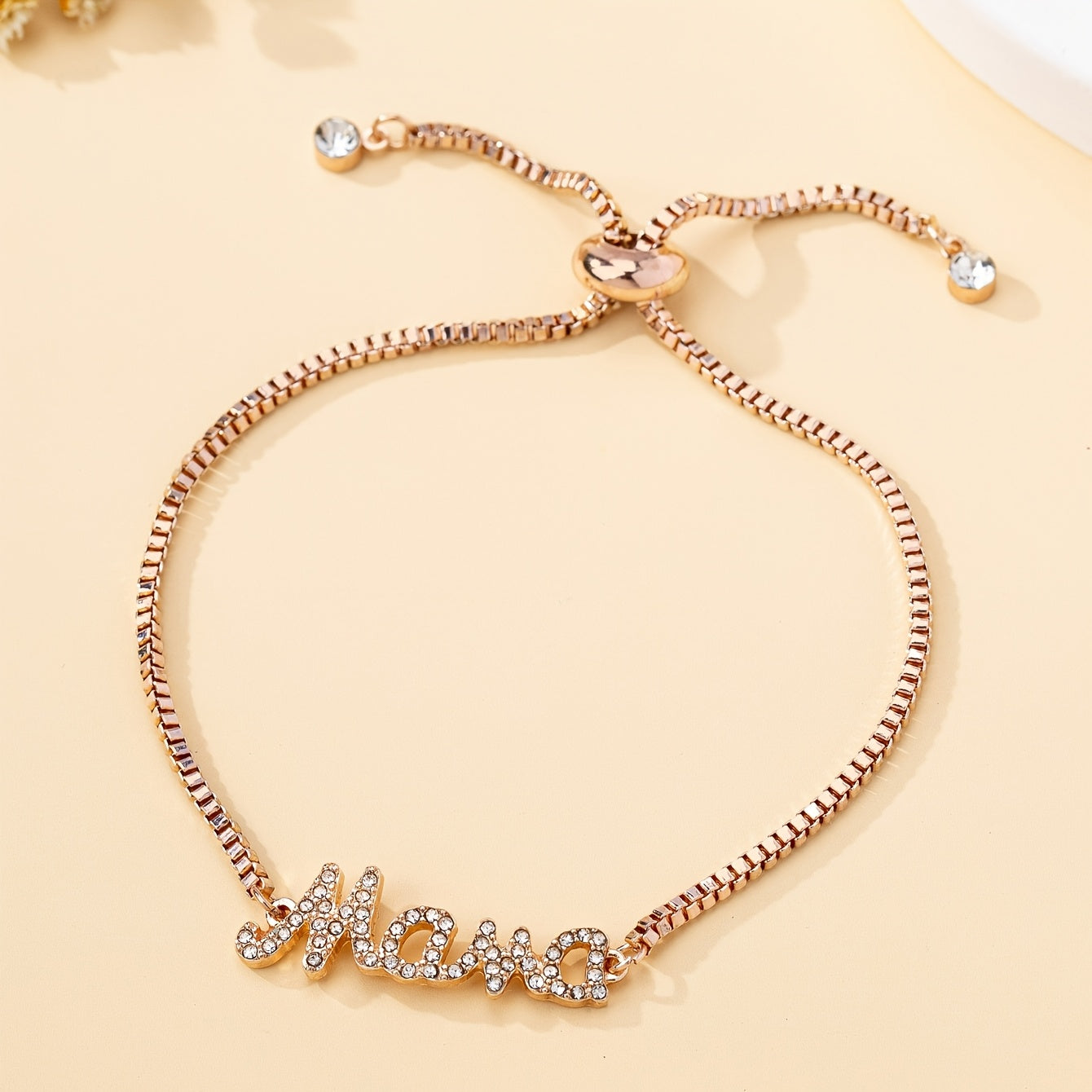 stijlvolle-mama-letter-bedelarmband-met-nepdiamanten-rosegoud-deqalli-2.jpg
