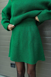 Ensemble Femme Automne-Hiver – Pull Oversize & Jupe Coordonnée Bordeaux