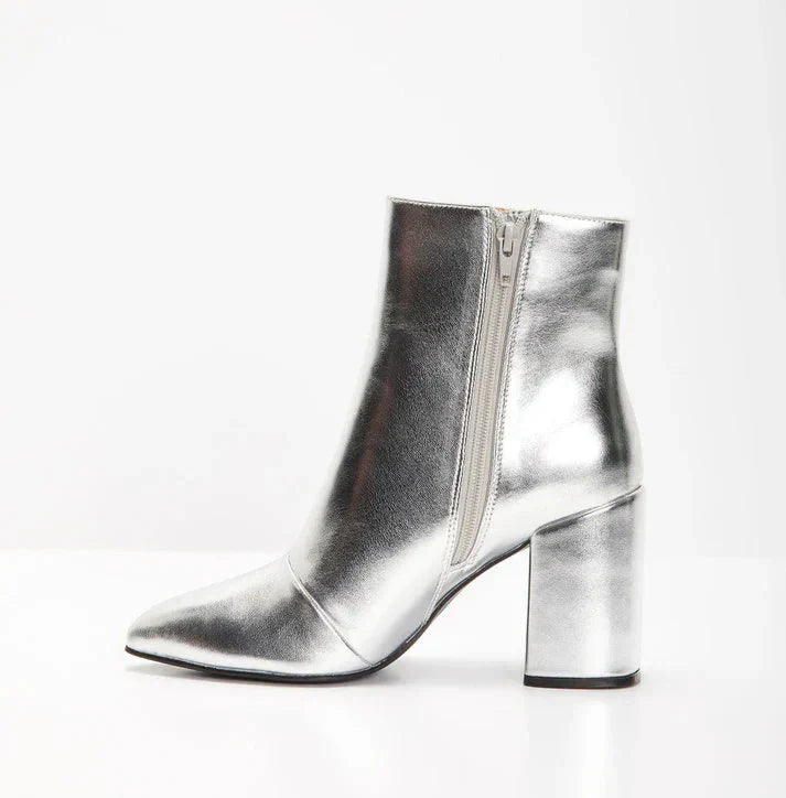 Bottines Femme Argentées – Ankle Boots Métalliques avec Look Statement