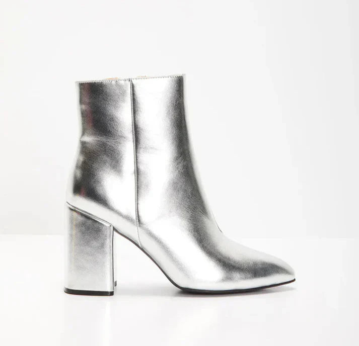 Bottines Femme Argentées – Ankle Boots Métalliques avec Look Statement